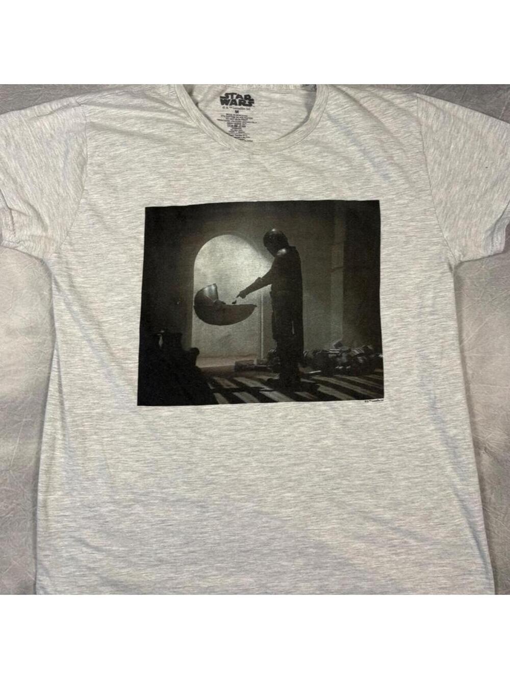 Star Wars The Mandalorian Grogu Graphic T Shirt Men’s Medium Gray